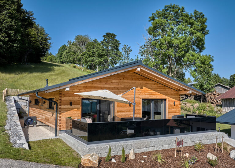 Außenansicht Luxuschalet zur Resi mit Terrasse