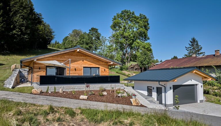 Luxuschalet zur Resi mit Garage im Sommer
