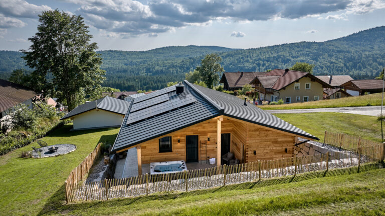 Luxuschalet zur Resi von oben mit Blick in den Bayerischen Wald
