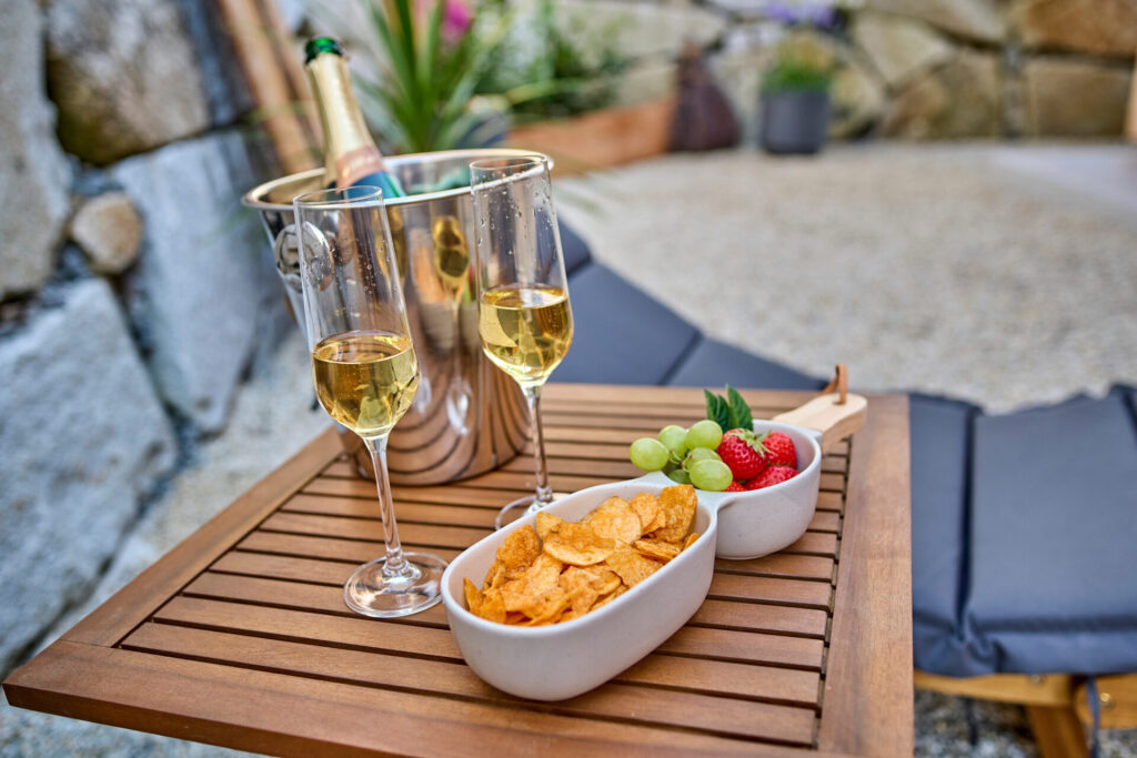 Sekt zur Begrüßung auf der Terrasse