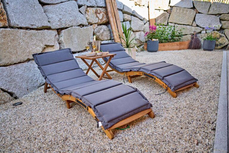 Sonnenliegen im Garten